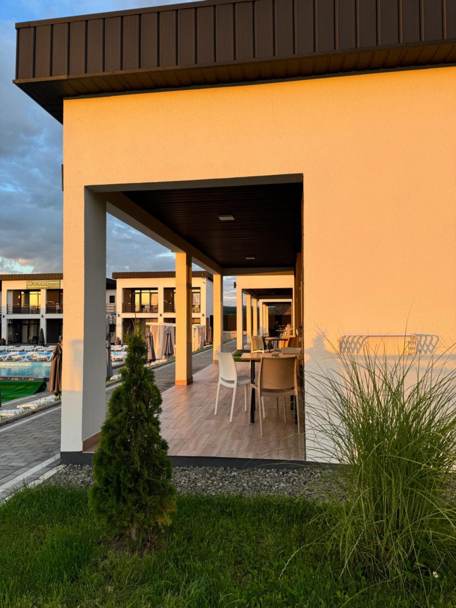Modern House Hotel Solotvyno Exterior photo