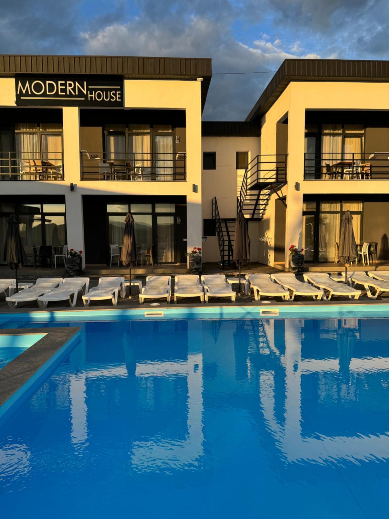 Modern House Hotel Solotvyno Exterior photo