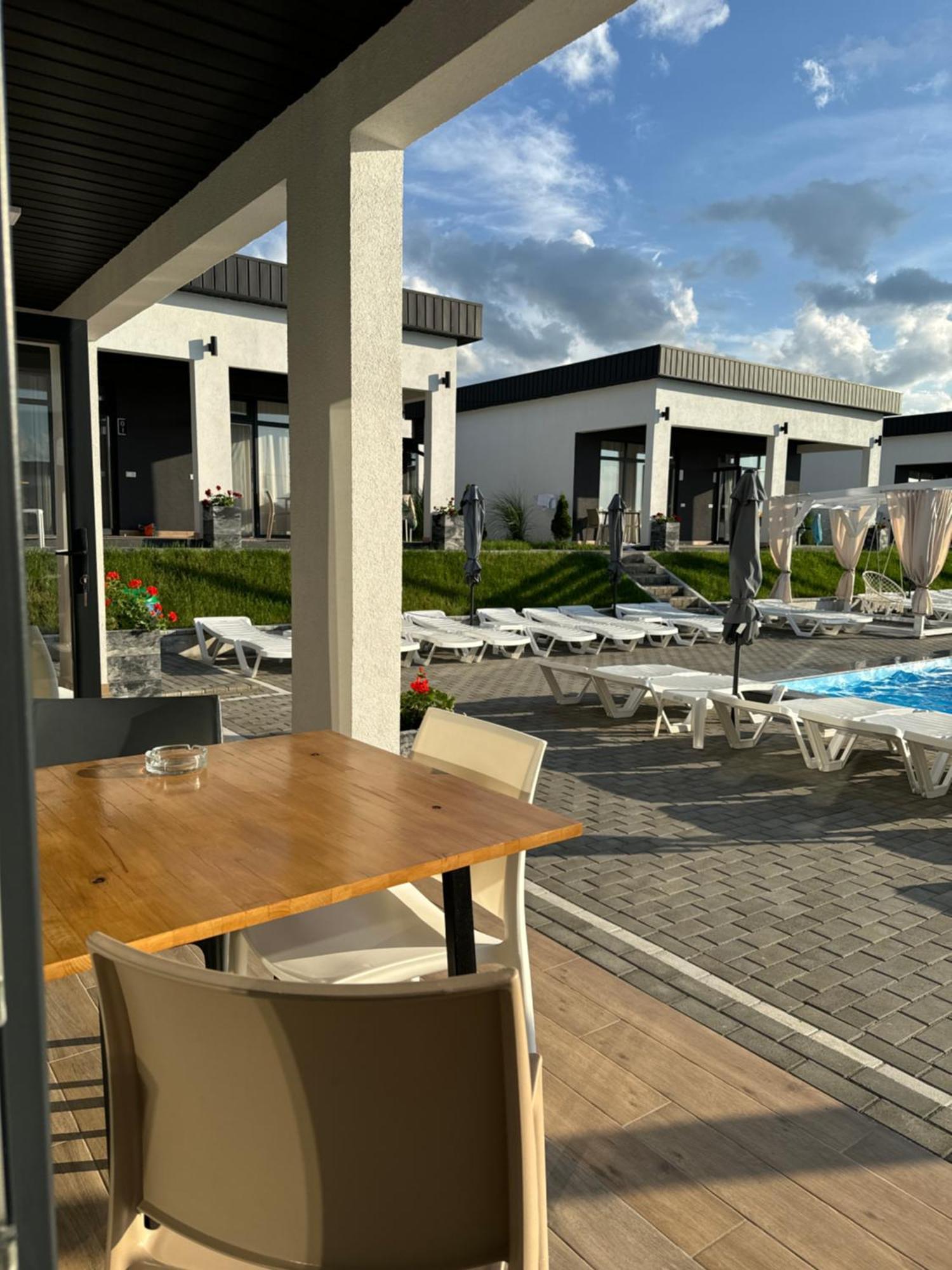 Modern House Hotel Solotvyno Exterior photo