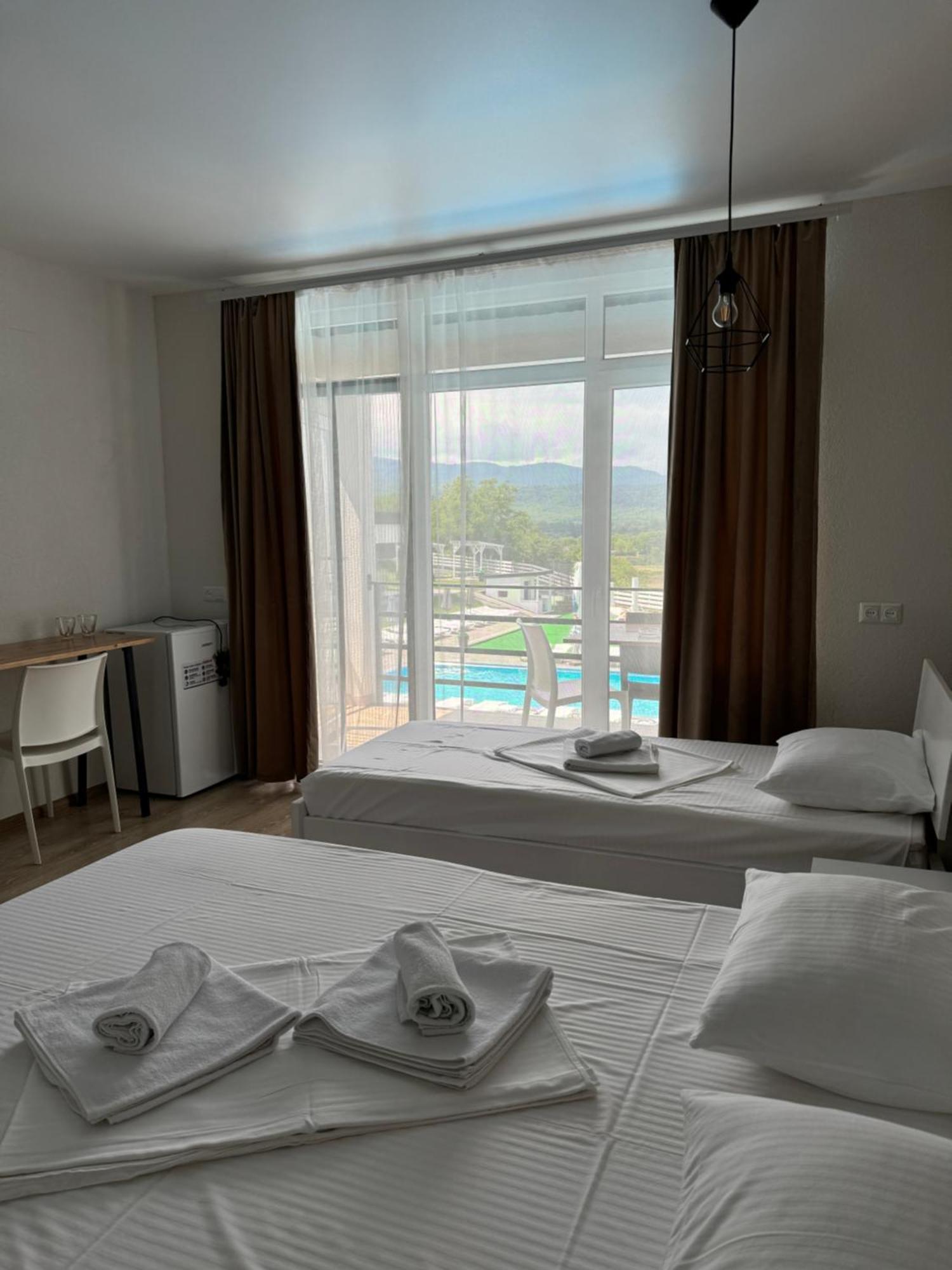 Modern House Hotel Solotvyno Exterior photo