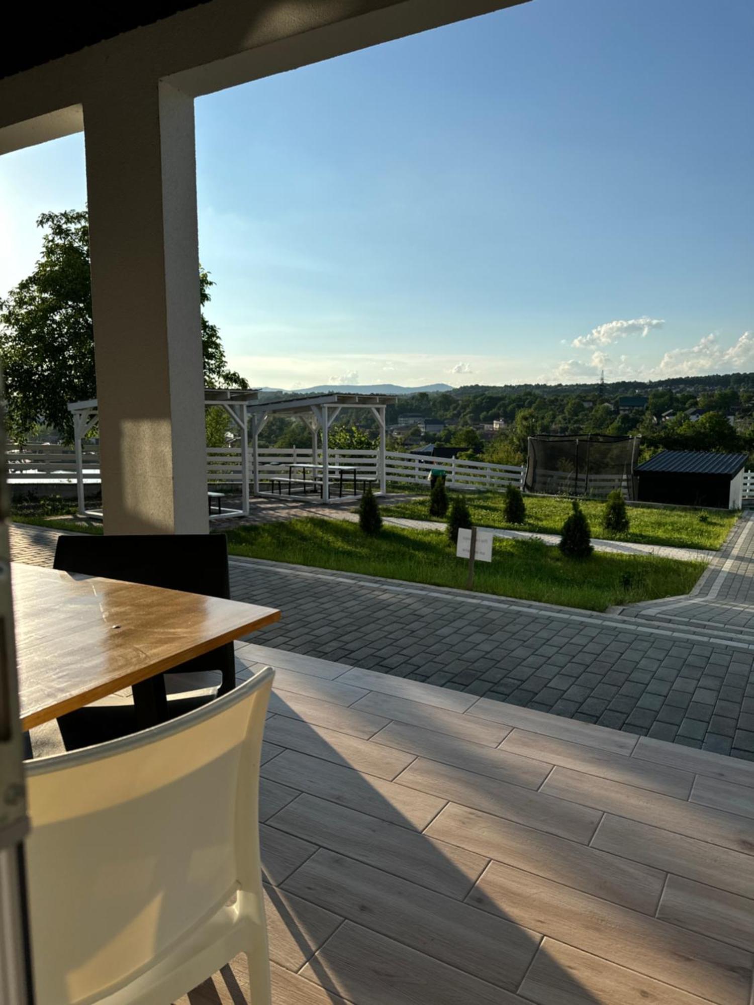 Modern House Hotel Solotvyno Exterior photo