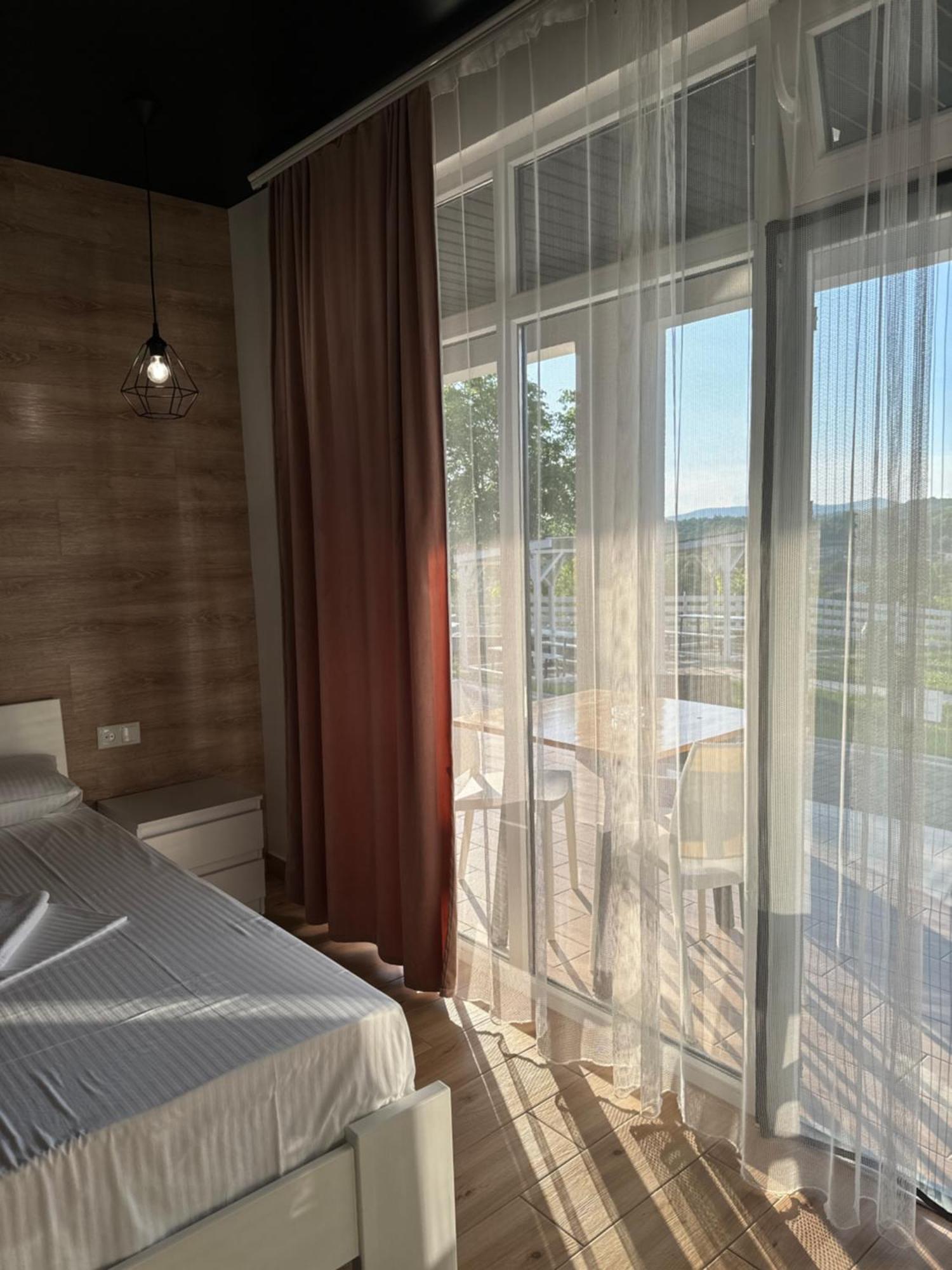 Modern House Hotel Solotvyno Exterior photo