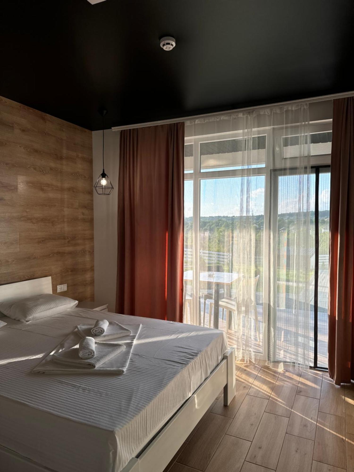 Modern House Hotel Solotvyno Exterior photo