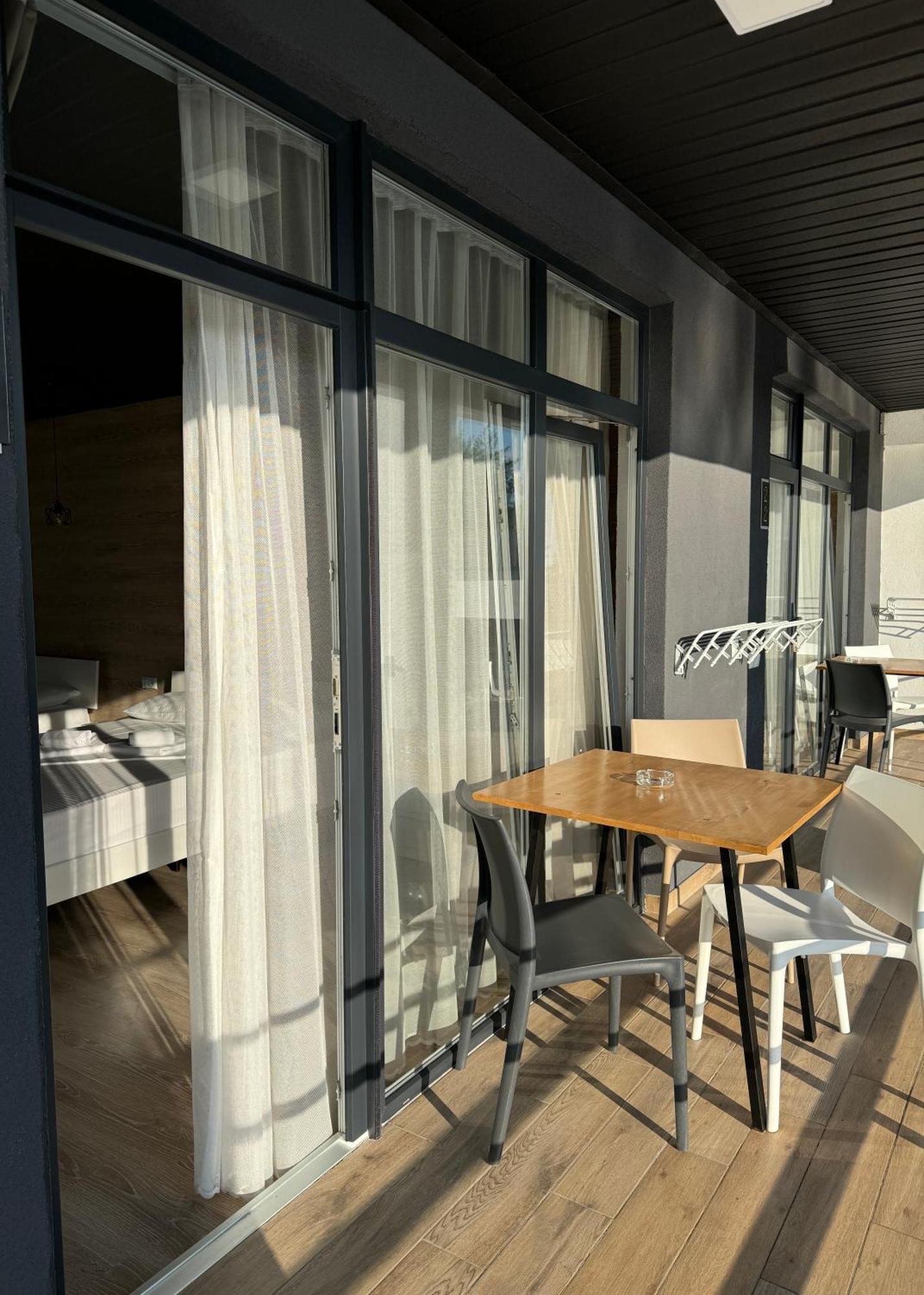 Modern House Hotel Solotvyno Exterior photo