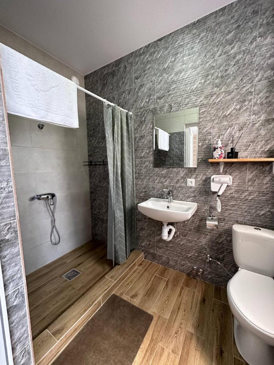 Modern House Hotel Solotvyno Exterior photo