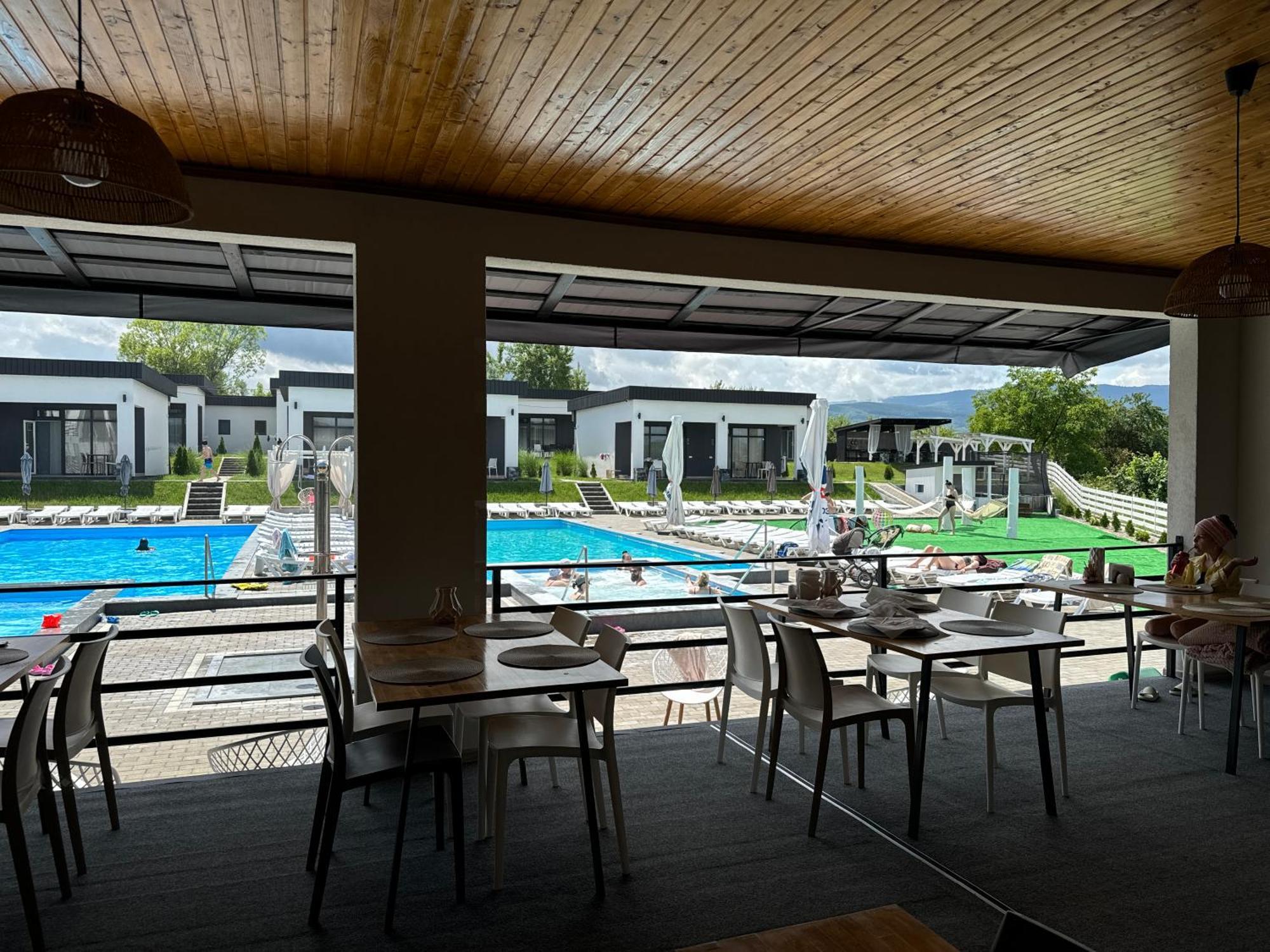Modern House Hotel Solotvyno Exterior photo